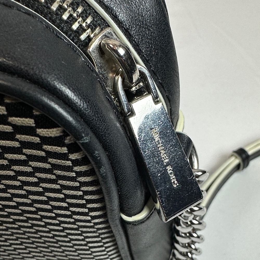 MICHAEL KORS Women's Jet Set Large Eastwest Cross Body Bag - Blk/ Off White - Picture 6 of 16